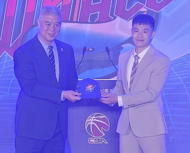 cba选秀状元怎么选出来的_2021年cba选秀状元热门_陈国豪当选CBA选秀状元