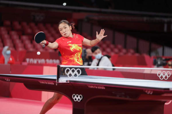 刘诗雯因伤退出乒乓女团比赛，王曼昱替补出战